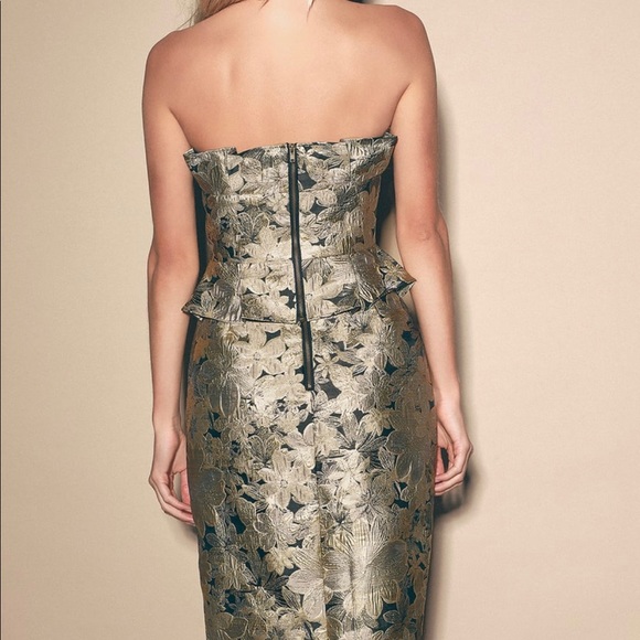 Lulu’s Gold Ruffled two piece dress - Picture 2 of 10